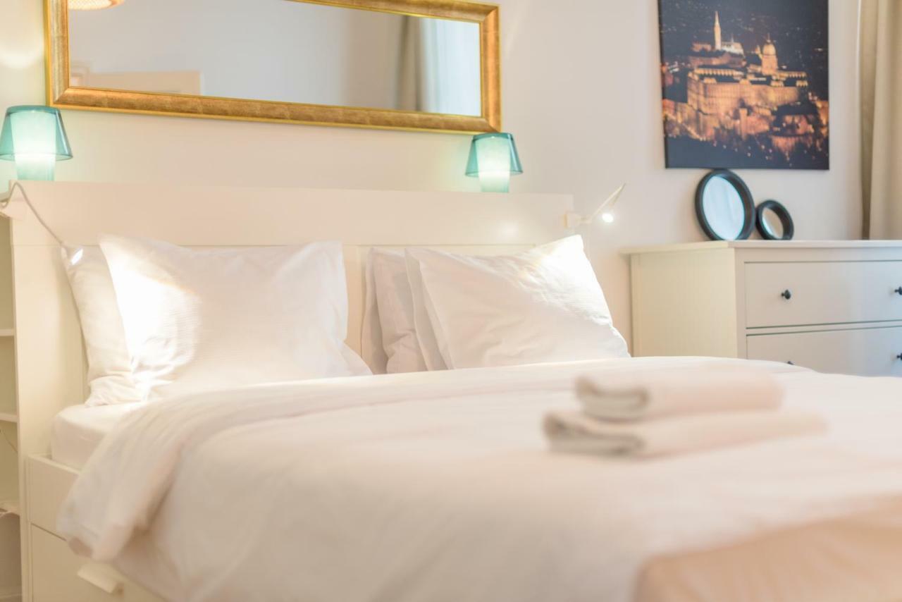 Oasis Apartments - Liberty Square บูดาเปสต์ ภายนอก รูปภาพ